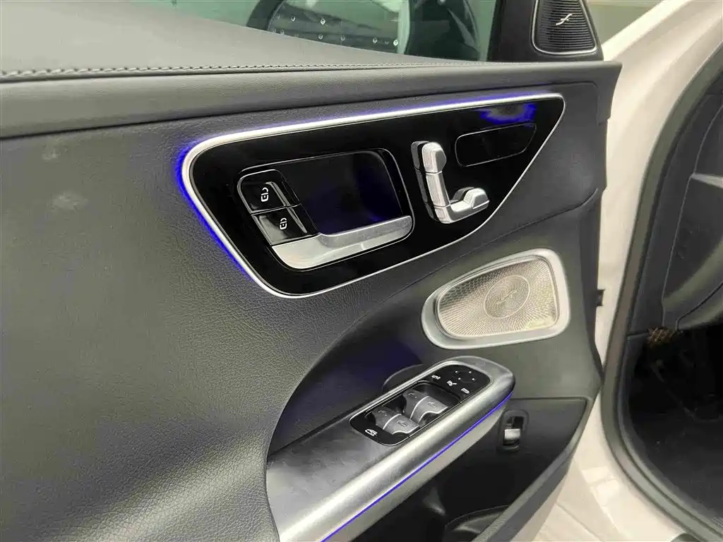 Mercedes-Benz C-Class — миниатюра 13