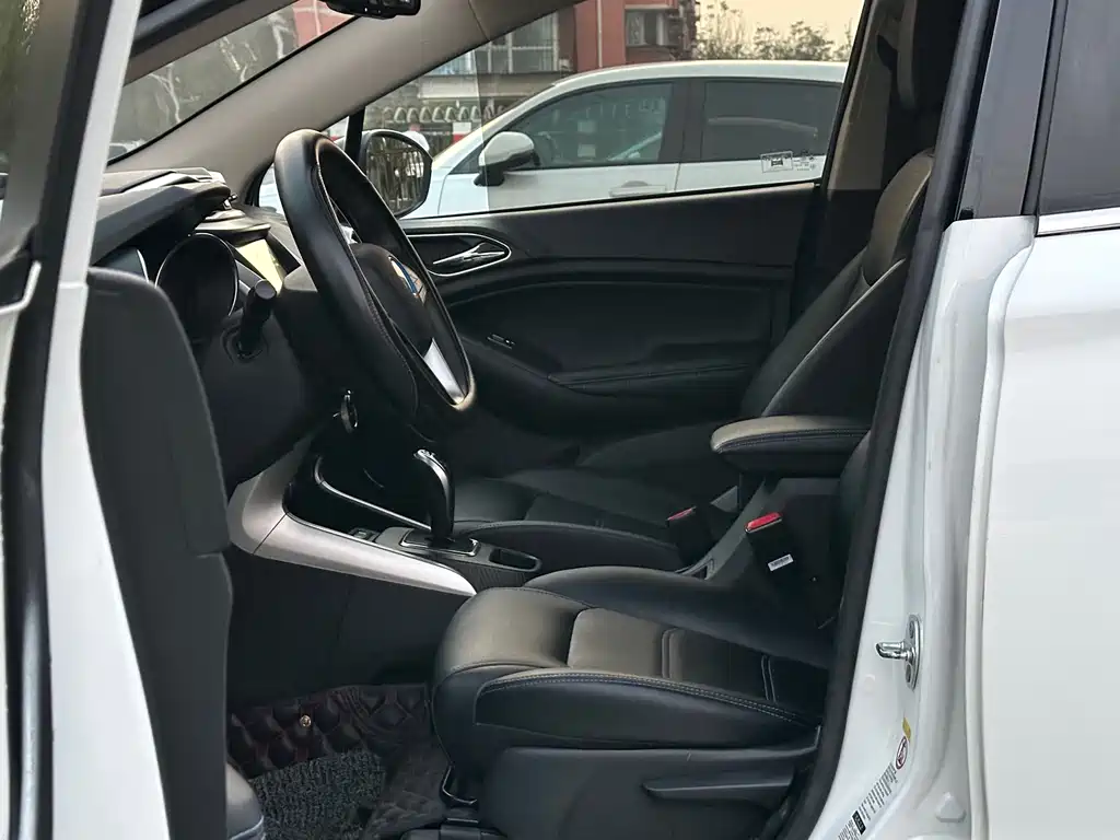 BYD Yuan EV — миниатюра 8