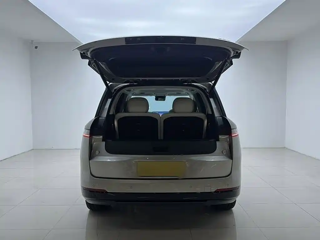 Lynk & Co 900 — миниатюра 21