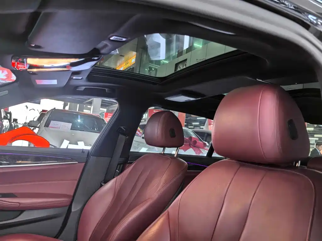 BMW 5 Series — миниатюра 8