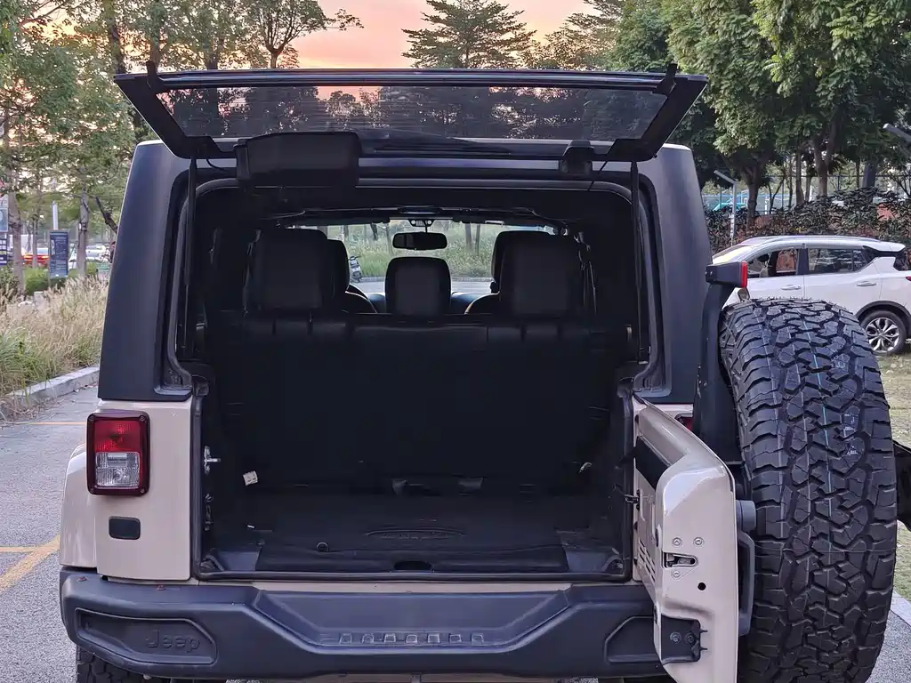 Jeep Wrangler — миниатюра 16