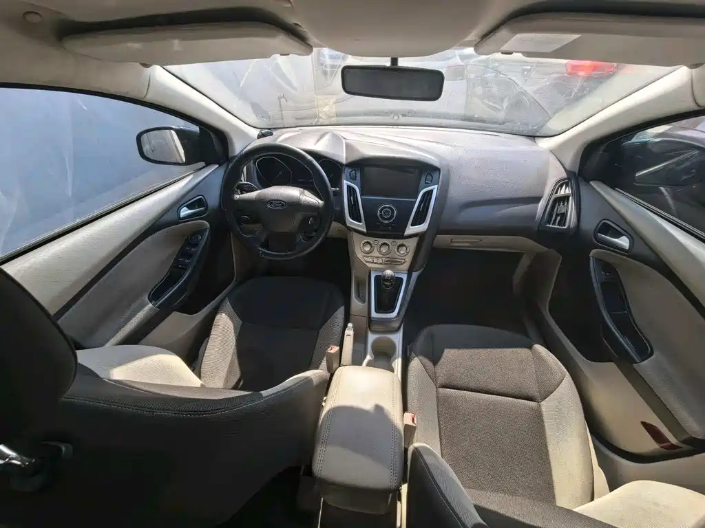 Ford Focus 2012 1.6L MT Comfort