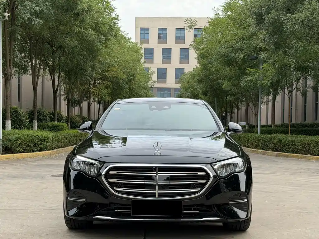 Mercedes-Benz E-Class — миниатюра 3