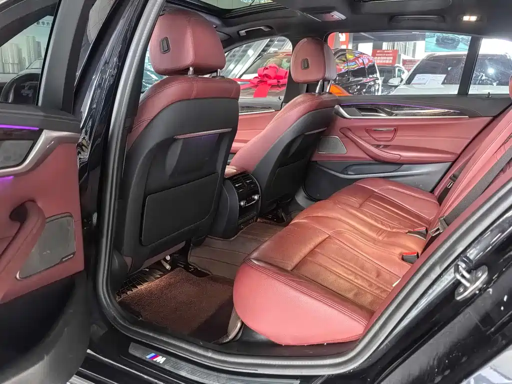 BMW 5 Series — миниатюра 9
