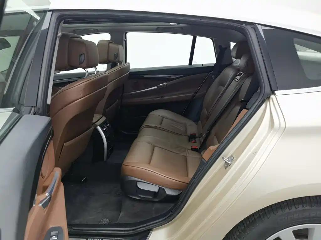 BMW 5 Series GT — миниатюра 15