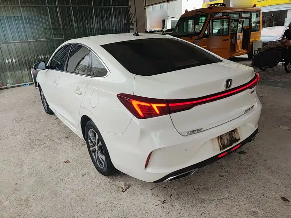 Changan Eado — миниатюра 5