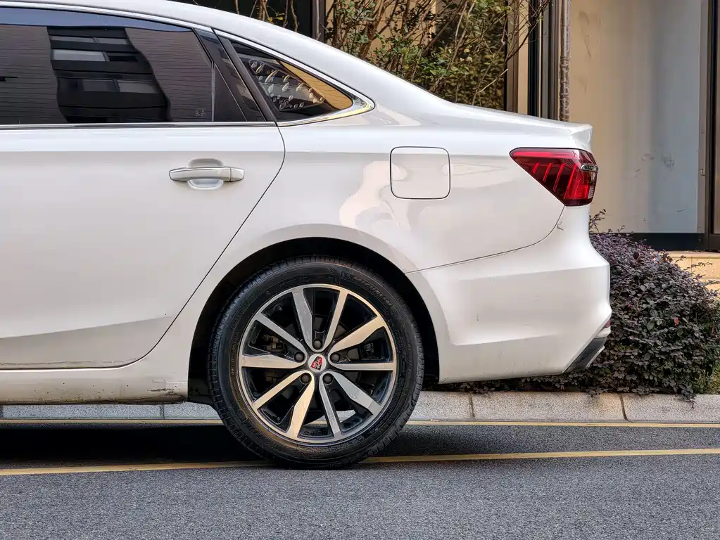 Roewe i6 Classic — миниатюра 6