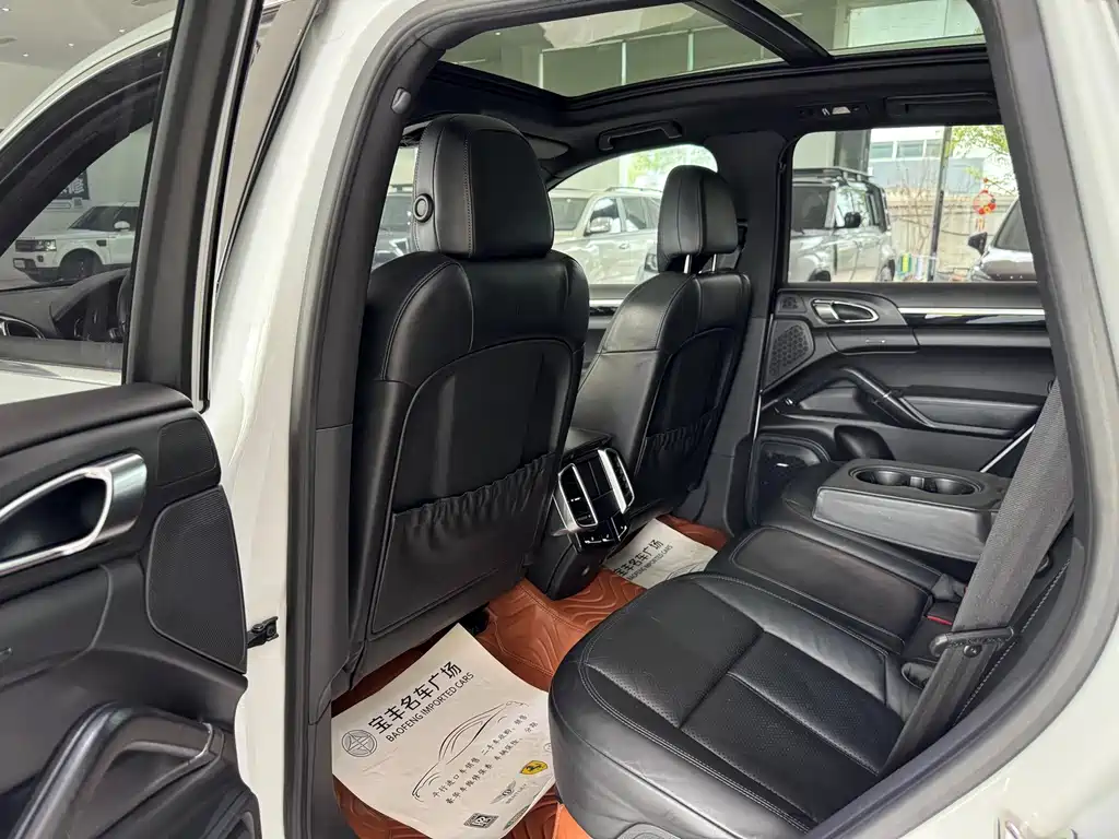 Porsche Cayenne — миниатюра 12