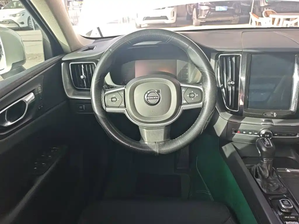 Volvo XC60 — миниатюра 11