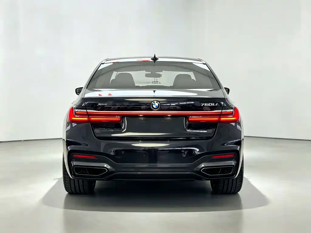 BMW 7 Series — миниатюра 10