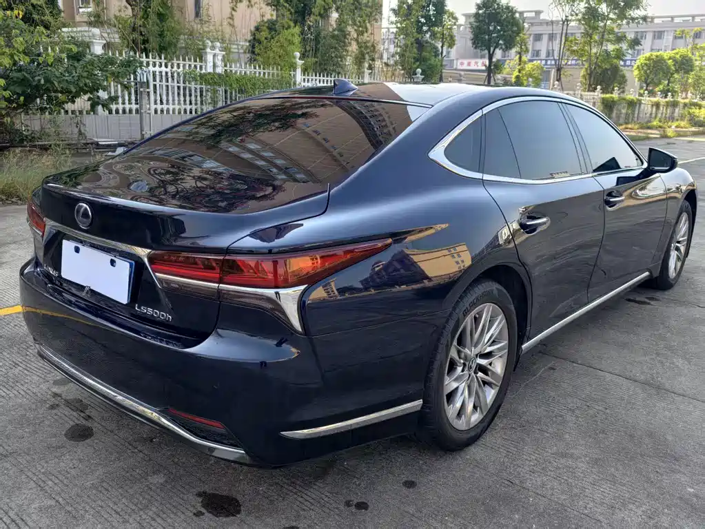 Lexus LS — миниатюра 10