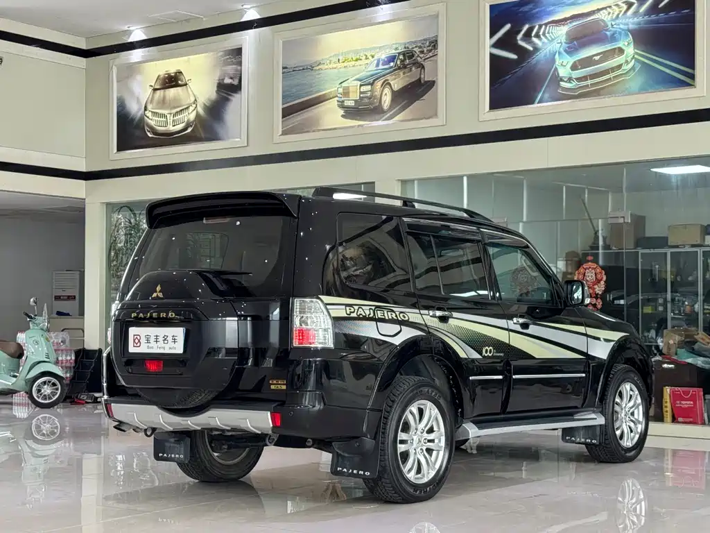 Mitsubishi Pajero (Import) — миниатюра 14