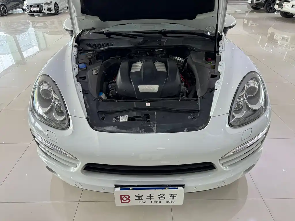 Porsche Cayenne — миниатюра 18