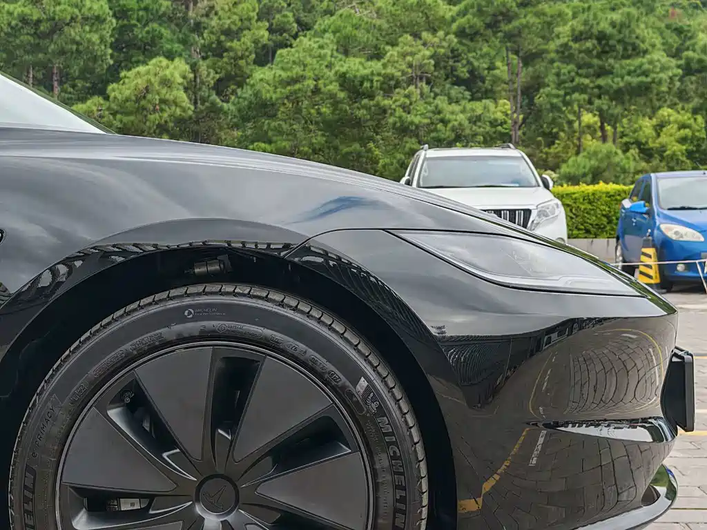Tesla Model 3 — миниатюра 7