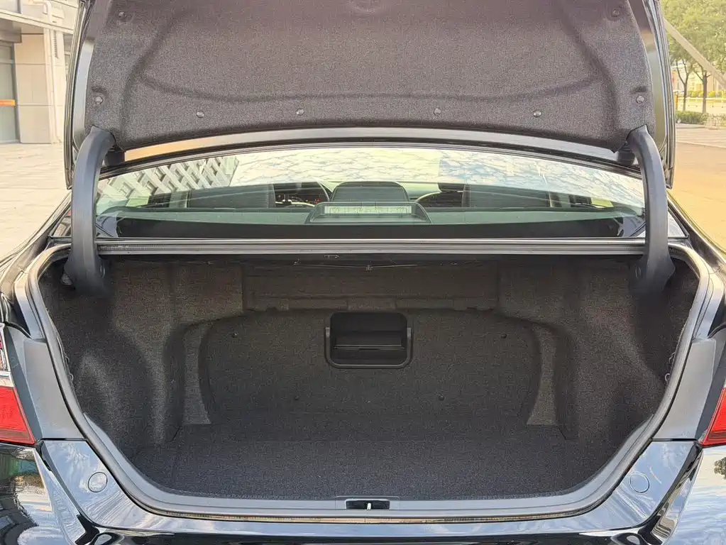 Toyota Camry — миниатюра 14