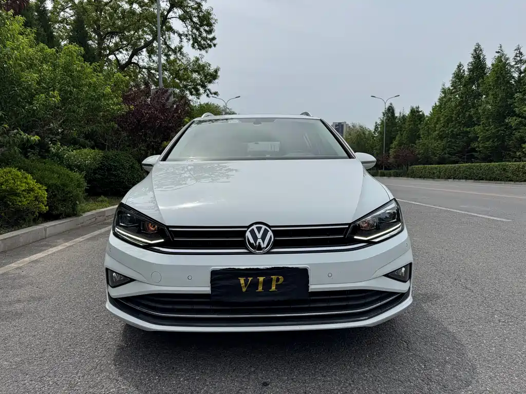 Купить Volkswagen Golf Sportsvan