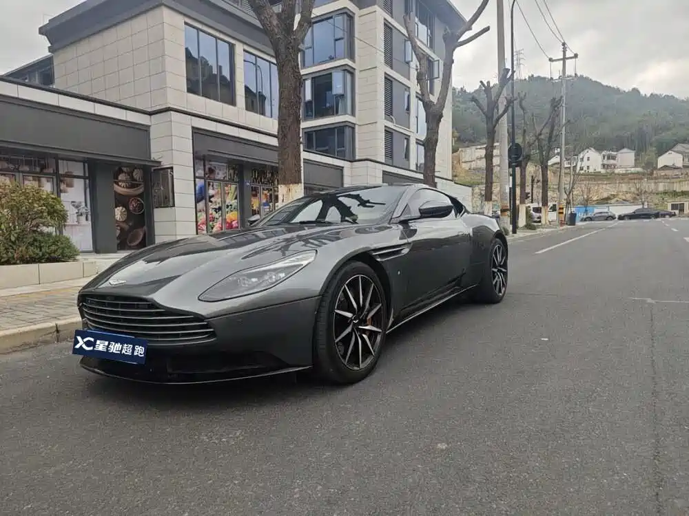 ASTON MARTIN DB11