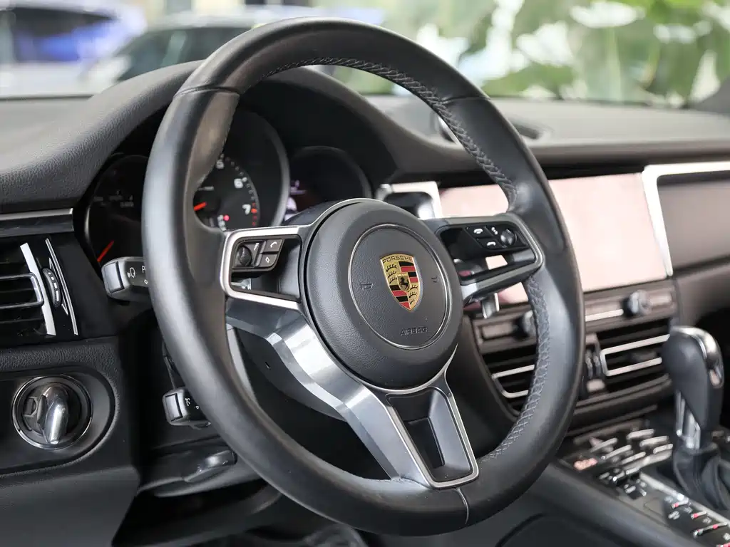 Porsche Macan — миниатюра 10