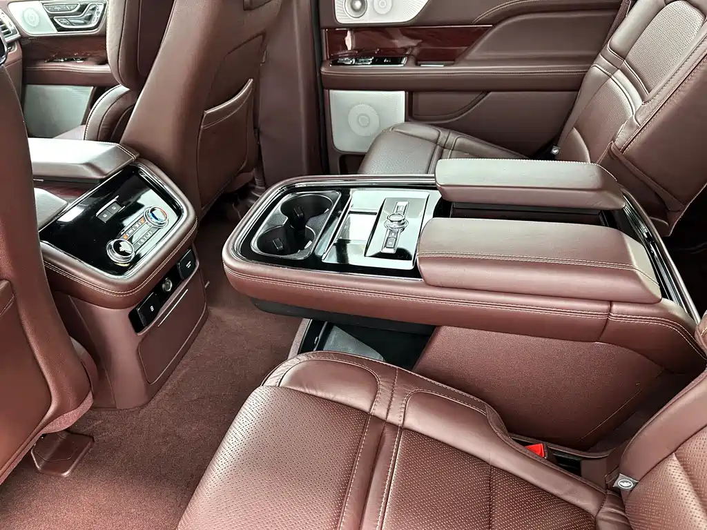 Lincoln Navigator — миниатюра 12