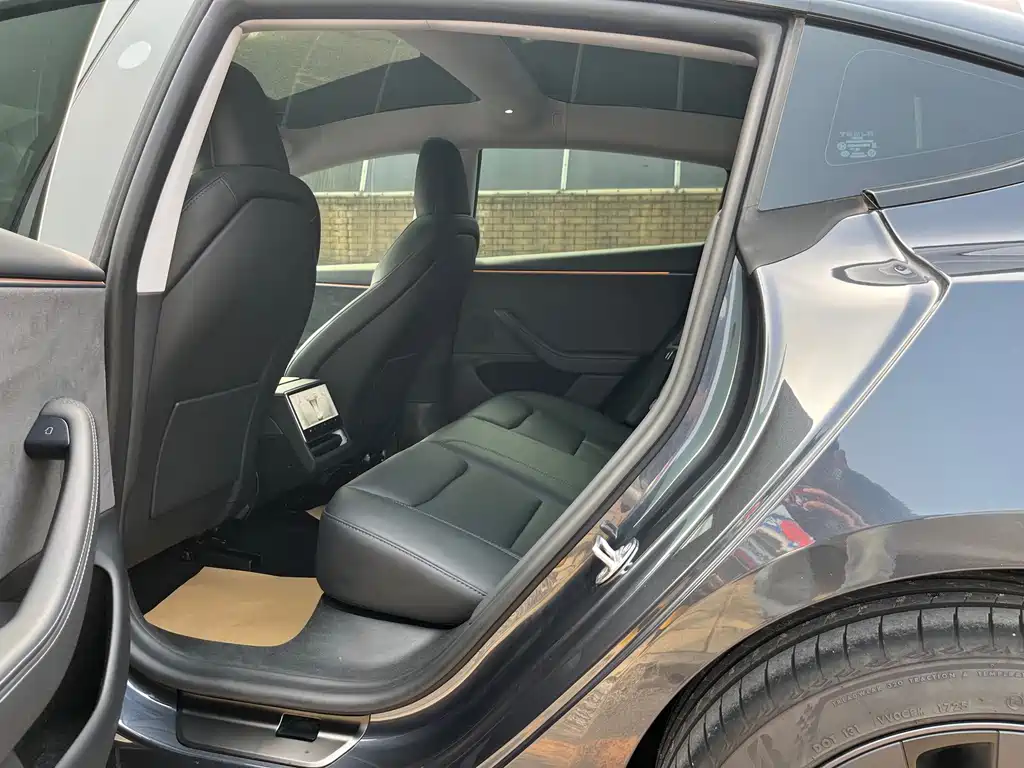 Tesla Model 3 — миниатюра 14