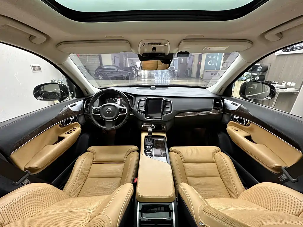 Volvo XC90 — миниатюра 9