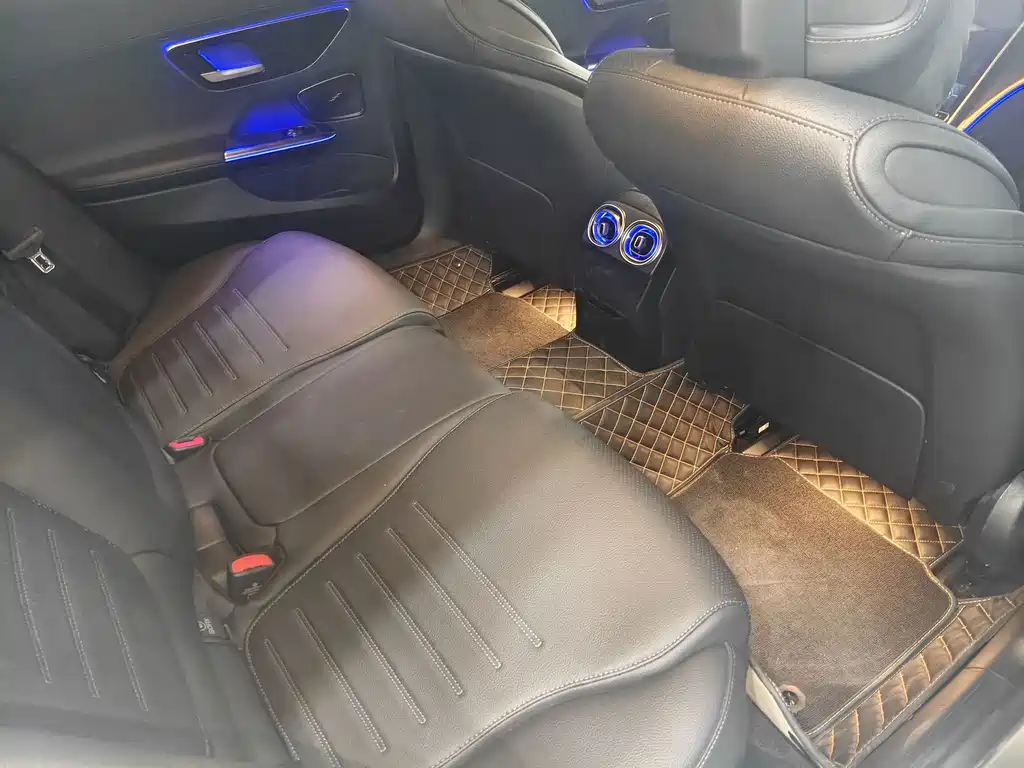 Mercedes-Benz C-Class — миниатюра 17