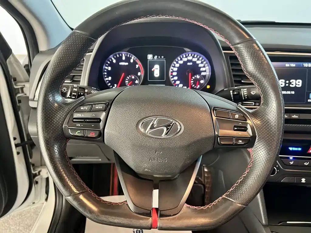 Hyundai Elantra — миниатюра 21