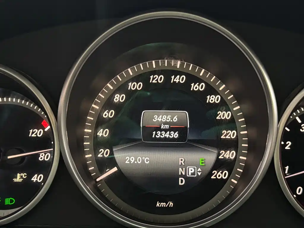 Mercedes-Benz E-Class — миниатюра 17