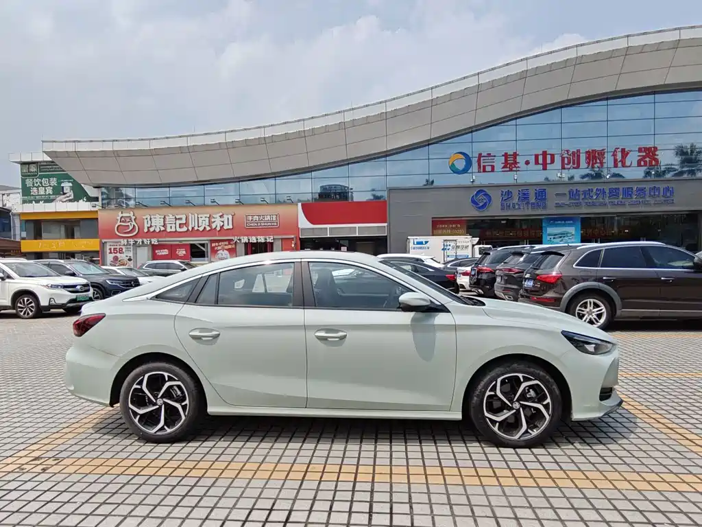 MG MG5 — миниатюра 5