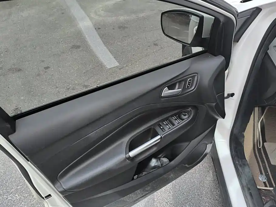 Ford Kuga — миниатюра 7