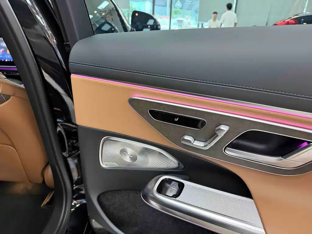 Mercedes-Benz E-Class — миниатюра 12