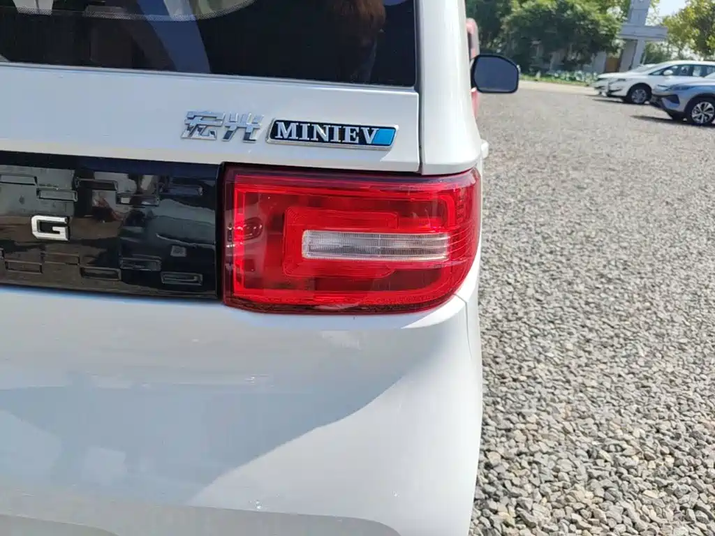 Wuling MINIEV — миниатюра 8