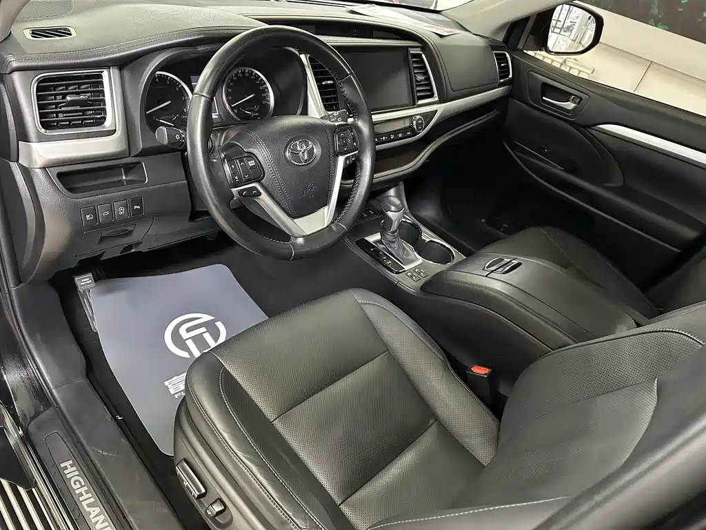TOYOTA HIGHLANDER