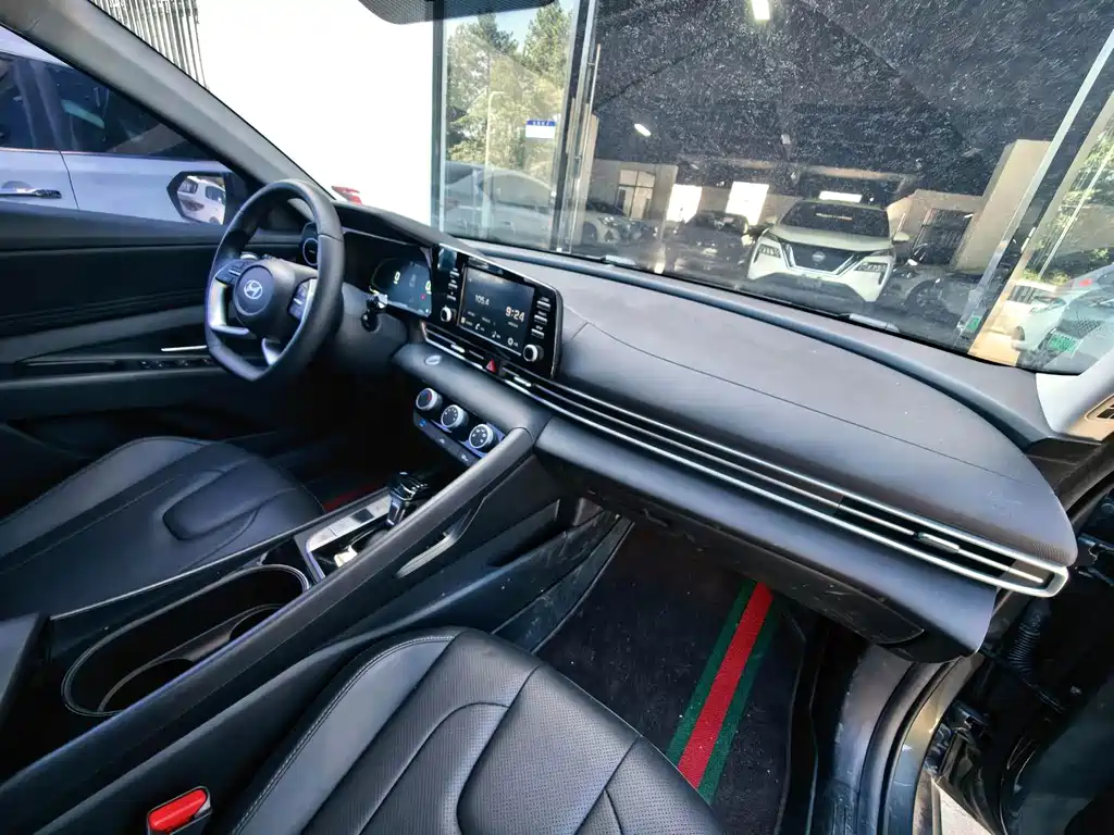 Hyundai Elantra — миниатюра 7