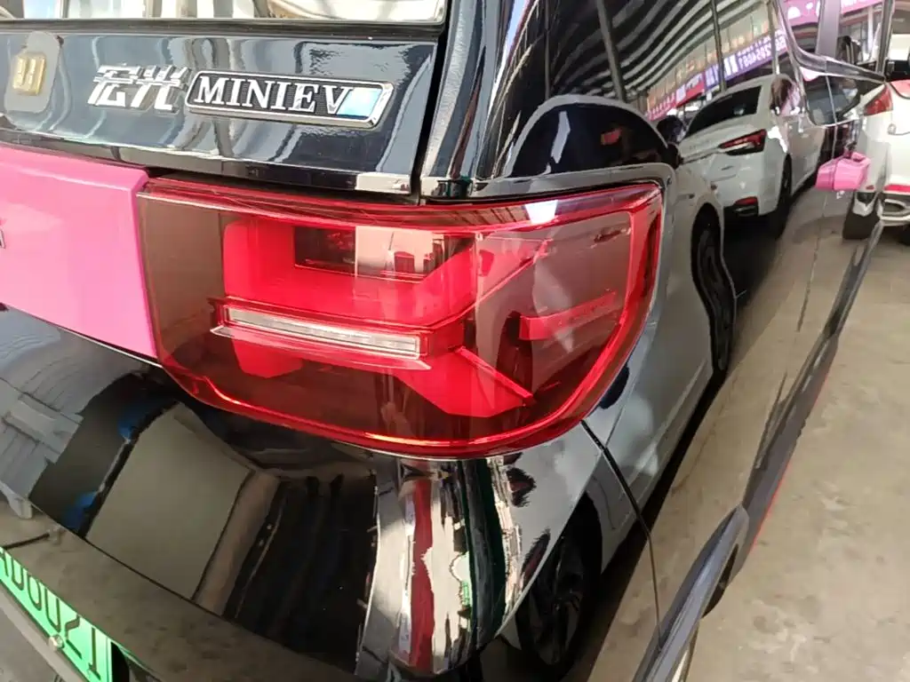 Wuling MINIEV — миниатюра 8
