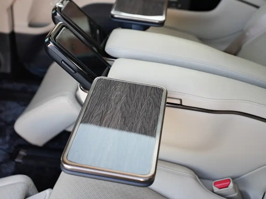 Toyota Alphard — миниатюра 22