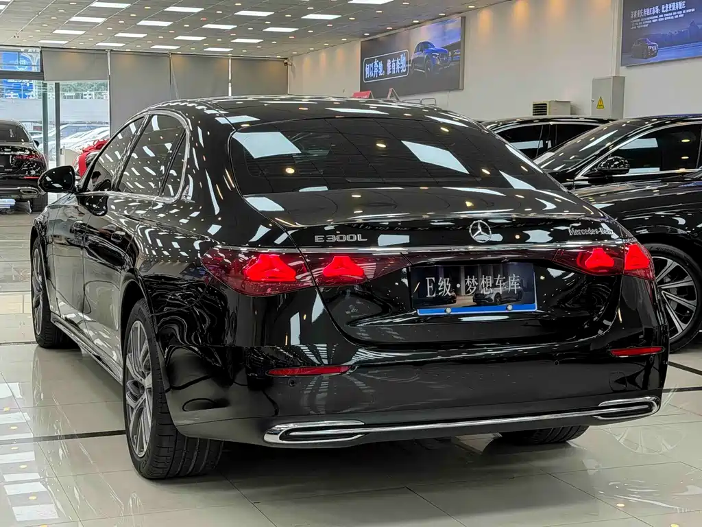 Mercedes-Benz E-Class — миниатюра 19