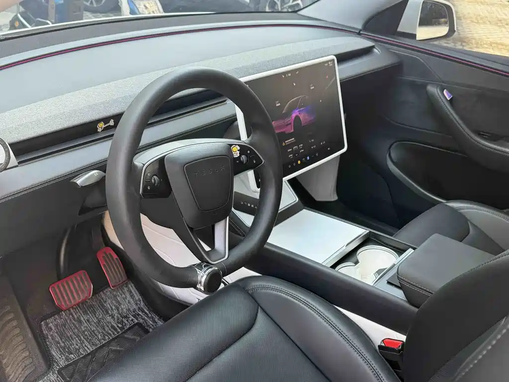 Tesla Model Y — миниатюра 7