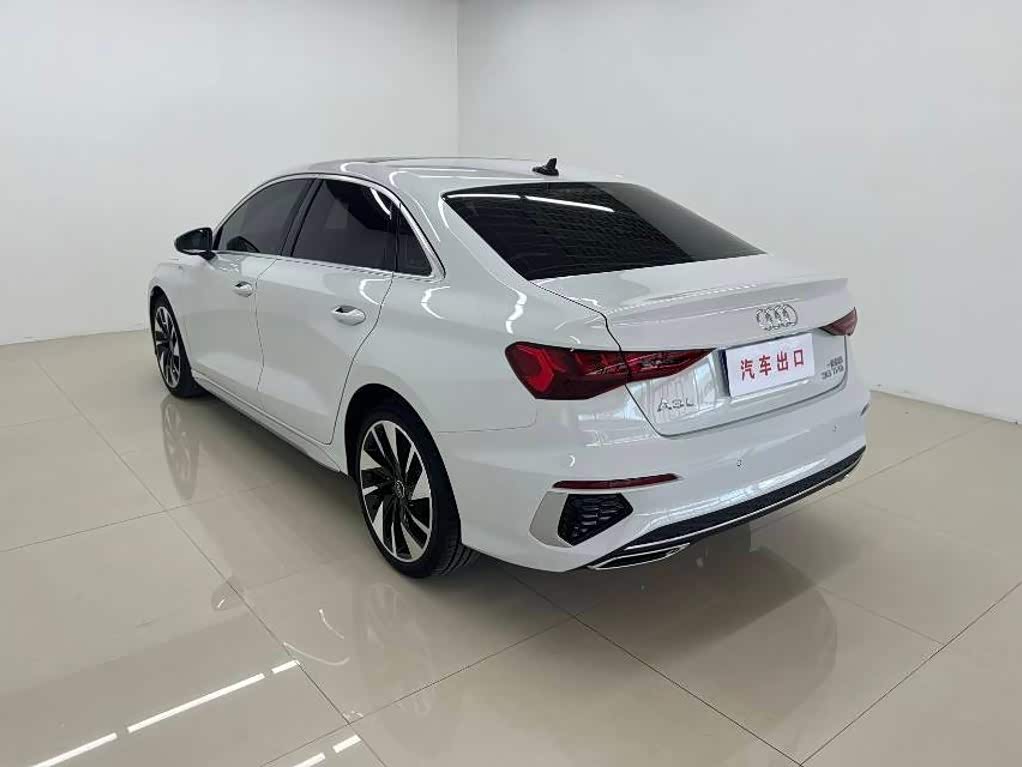 Audi A3 1.4 л 2023 г. Белый, пробег 19000 км