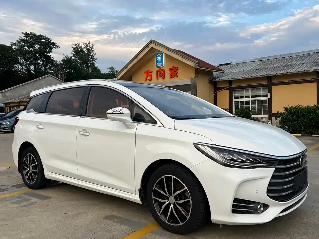 BYD Song MAX MAX 2017 1.5T AT Luxury 7 мест