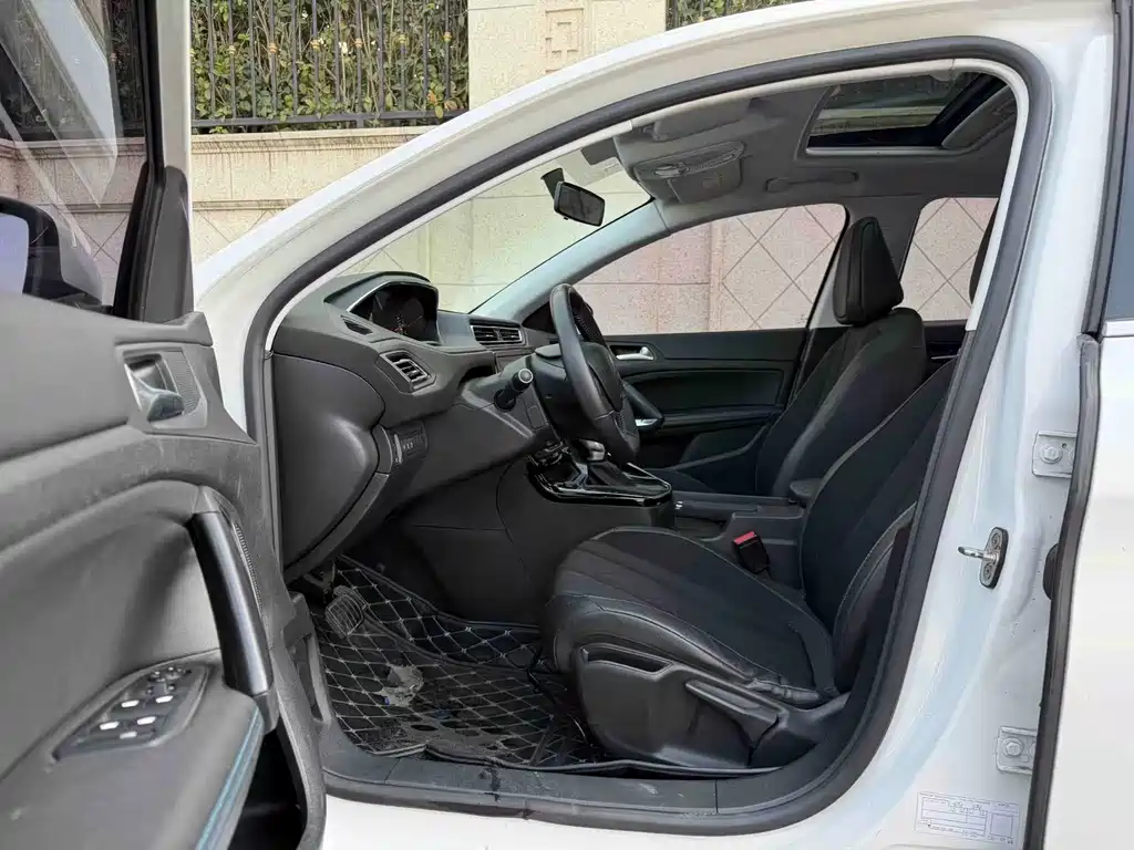 Peugeot 308 — миниатюра 6