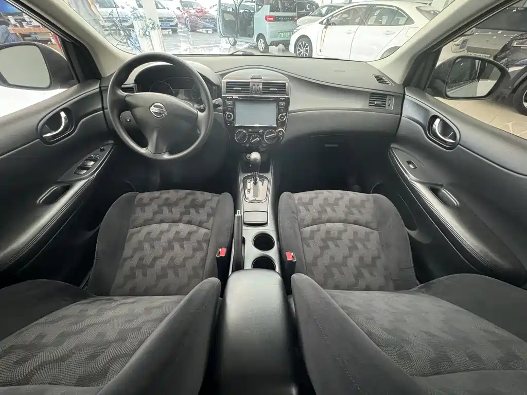 Nissan Tiida 1.6L CVT Comfort Type, фото 12