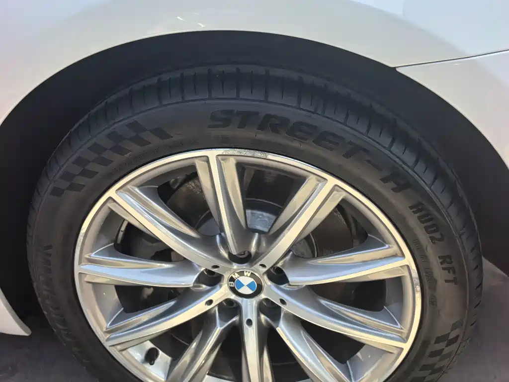 BMW 5 Series — миниатюра 13