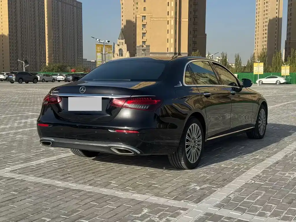 Mercedes-Benz E-Class — миниатюра 7