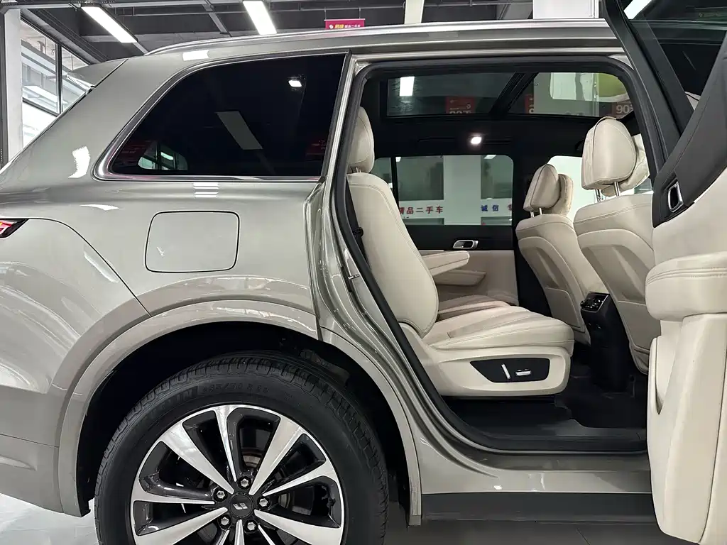 Li Auto Li ONE — миниатюра 11