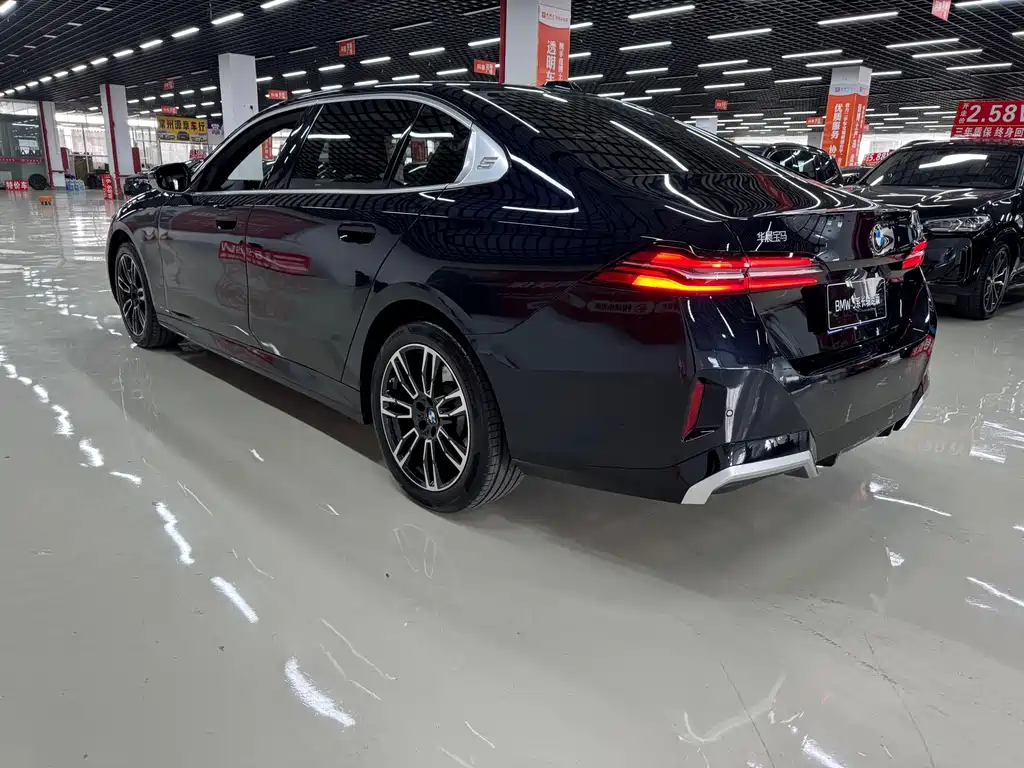 BMW 5 Series — миниатюра 13