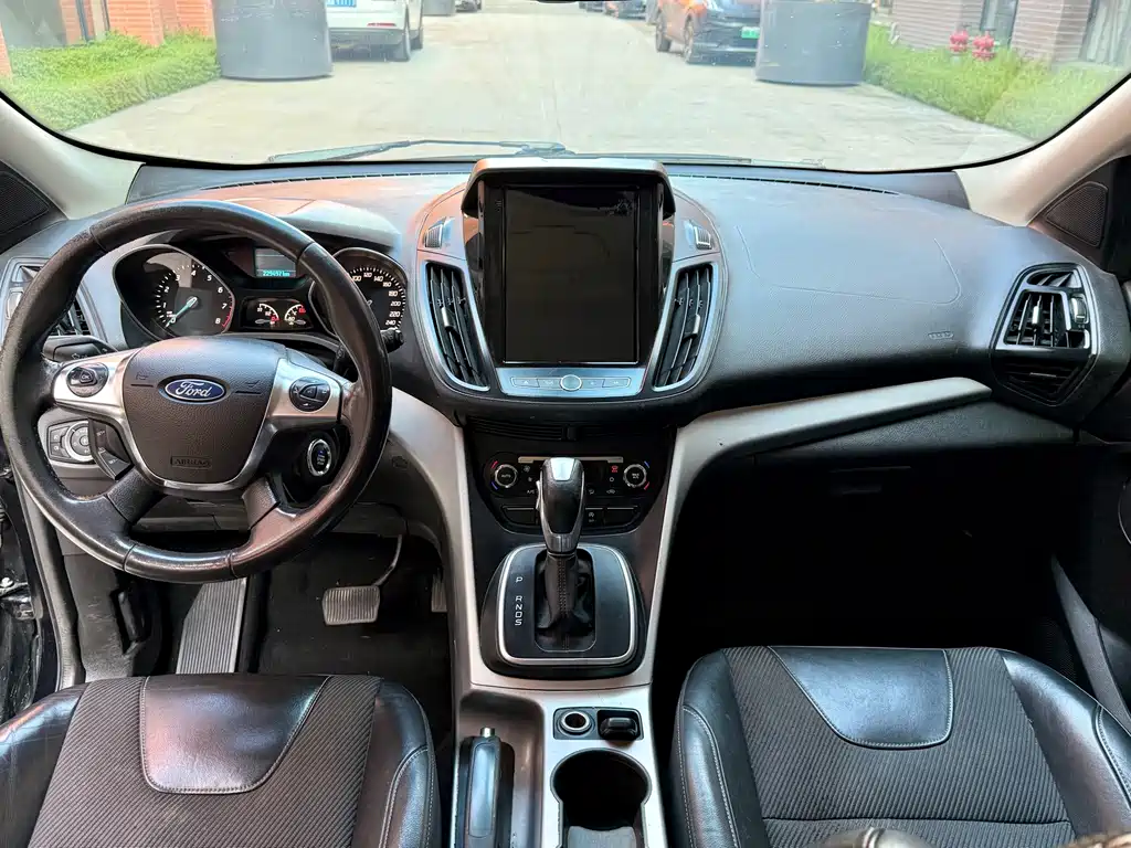 Ford Kuga — миниатюра 10