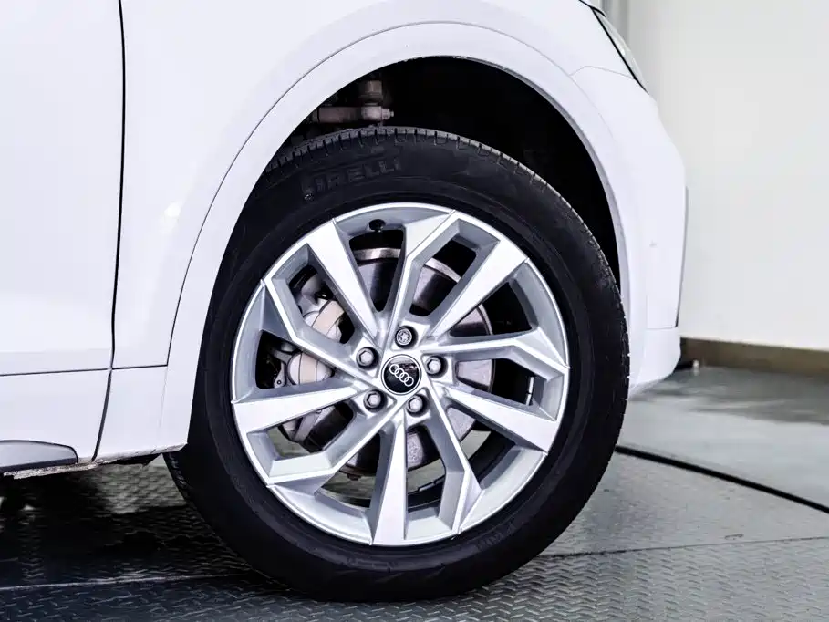 Audi Q5L 2022 40T Luxury