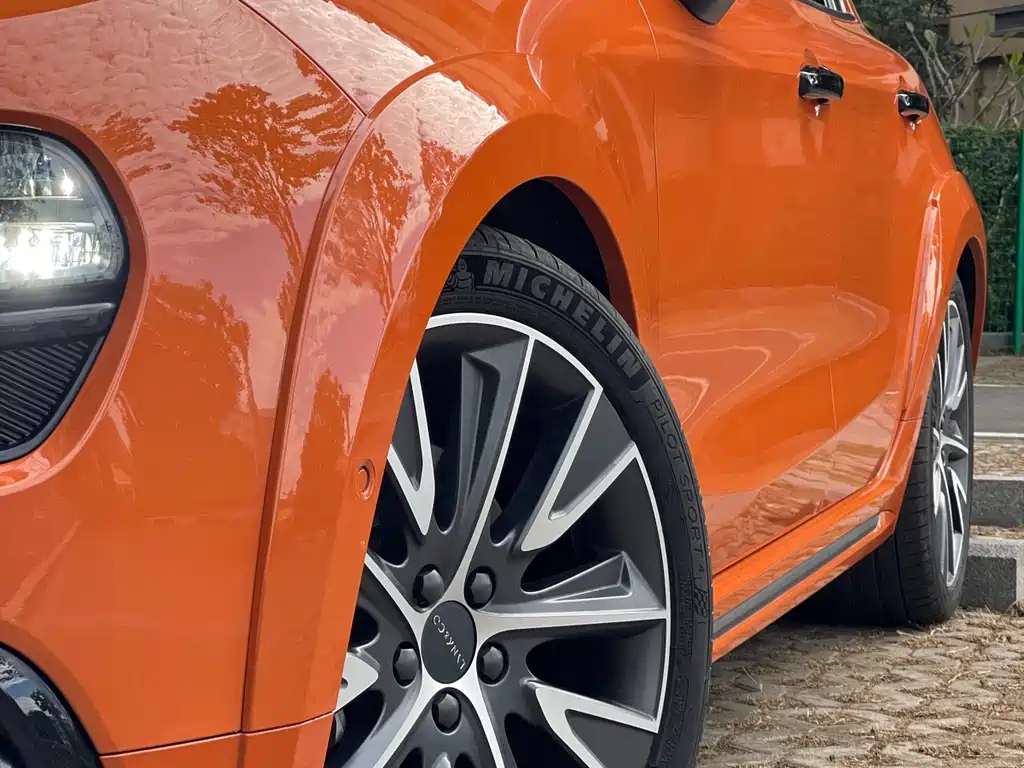 LYNK & CO. 02 HATCHBACK