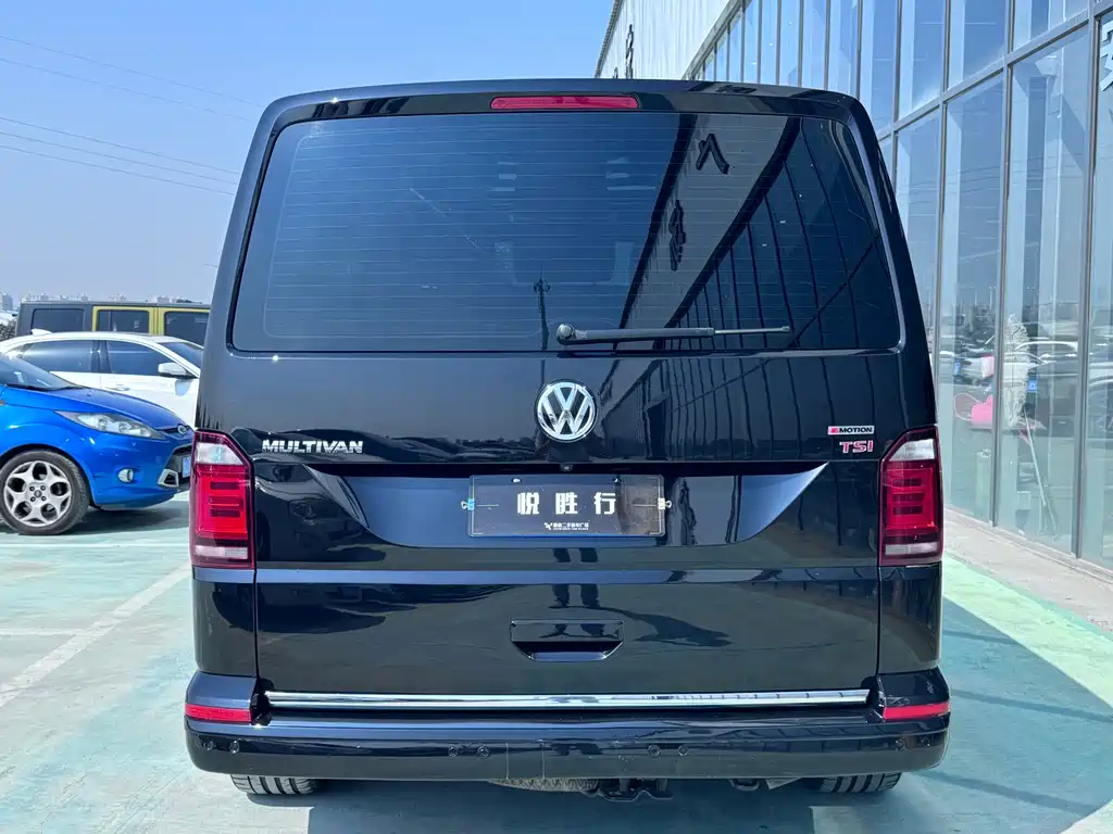 Volkswagen Multivan — миниатюра 6